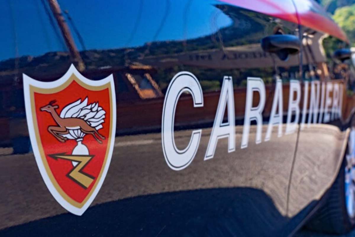 Accoltella l’uomo che tre anni prima l’aveva sfregiata: donna finisce in carcere