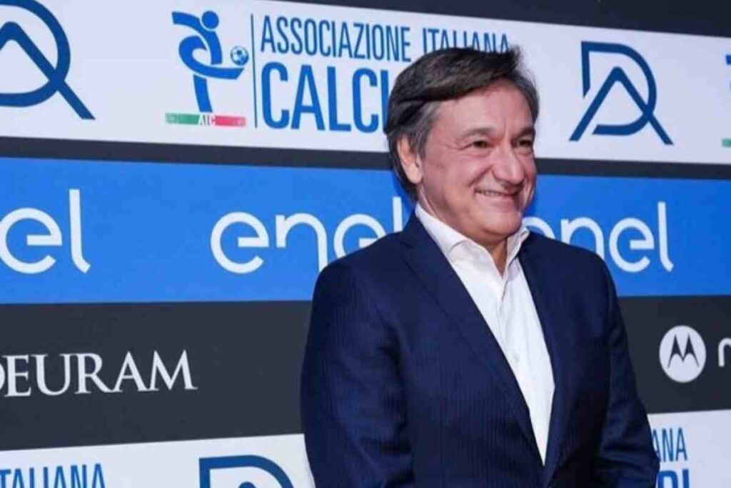 Caressa in pausa calcio cosa fa