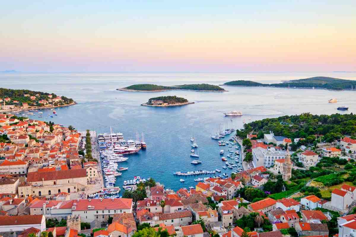Il porto dell'isola