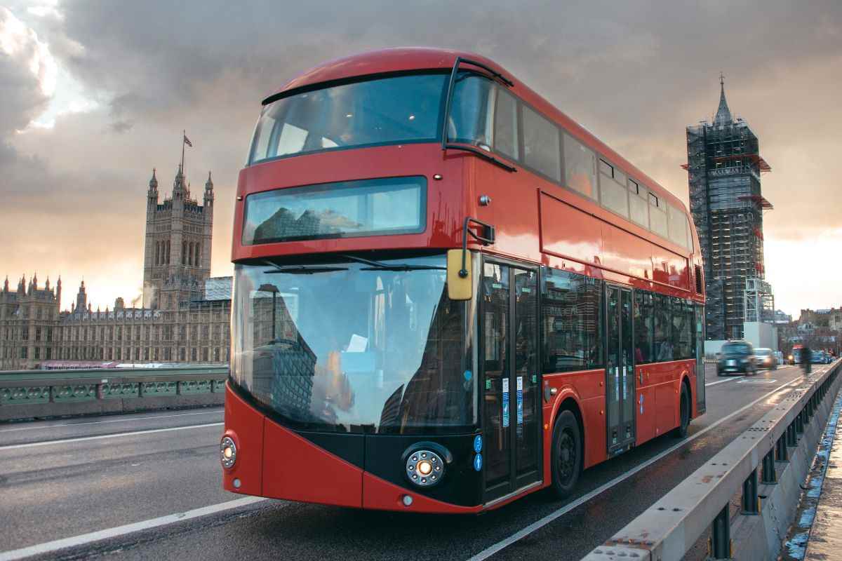 Il tradizionale autobus inglese a due piani