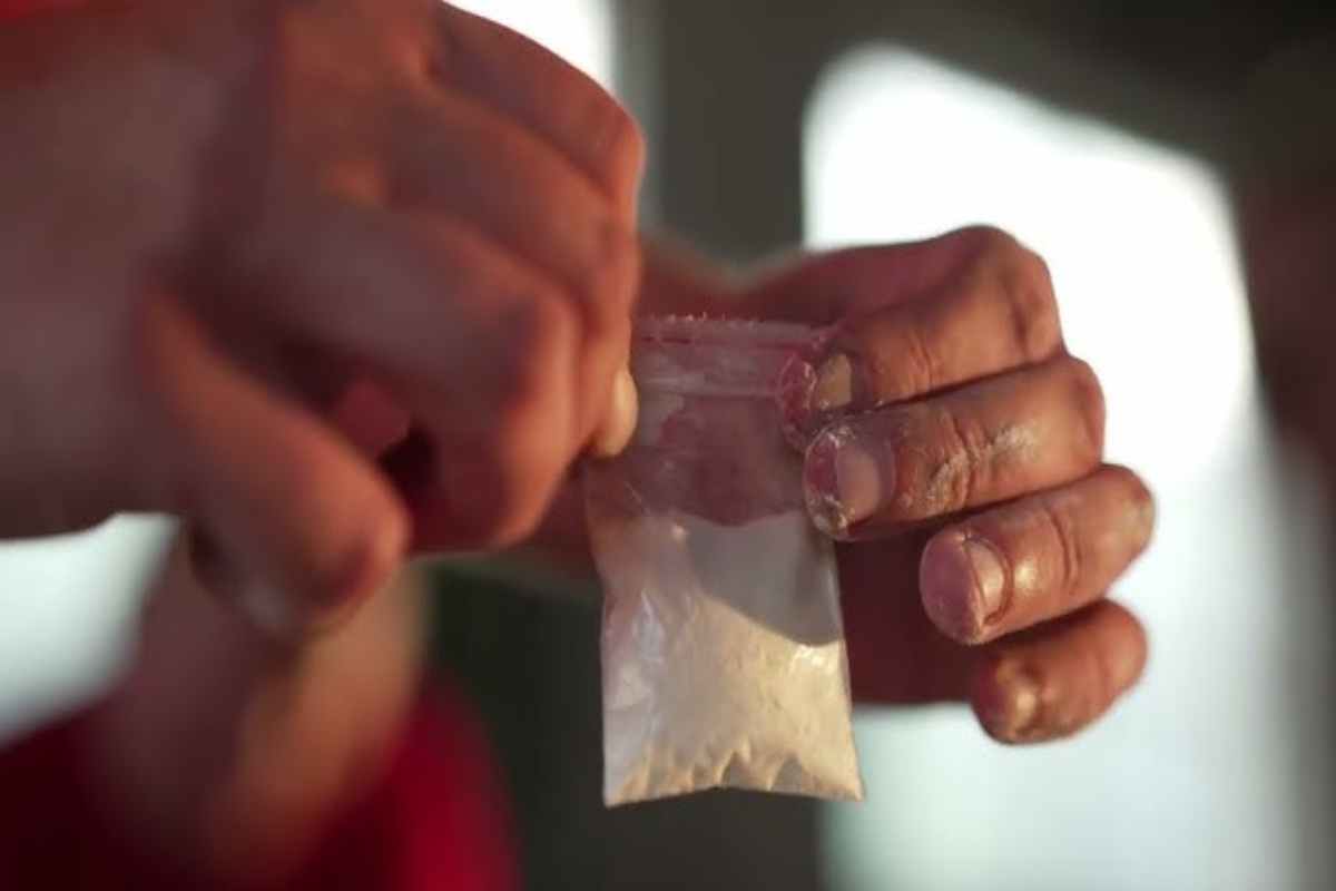 Una bustina con cocaina