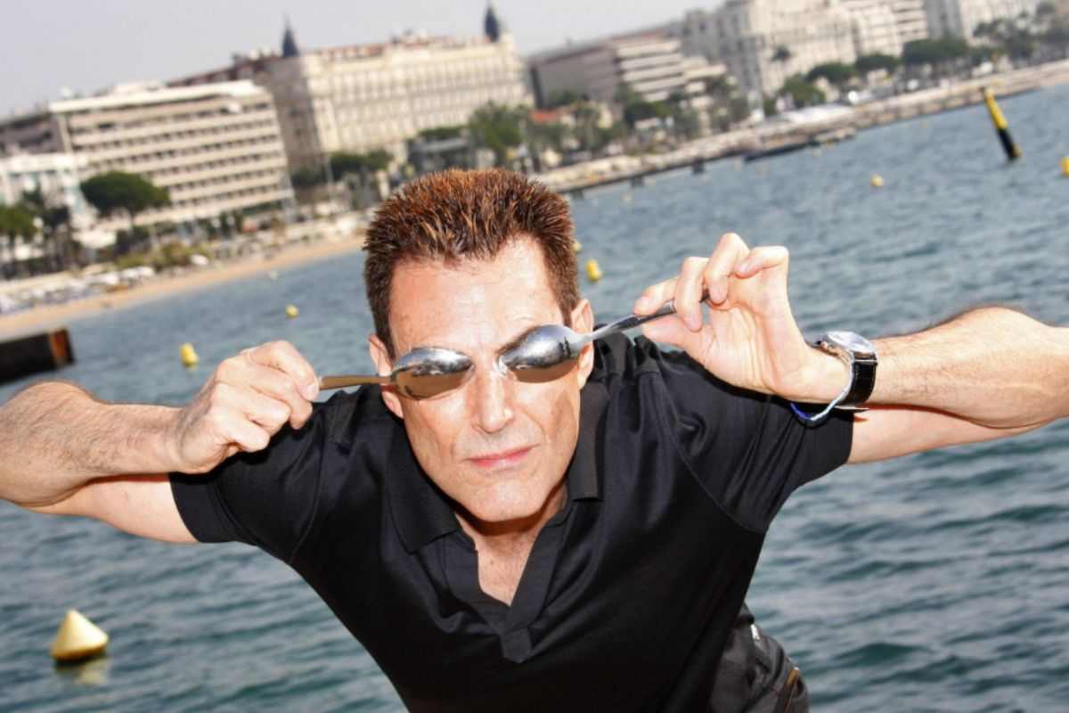 L'illusionista israeliano Uri Geller