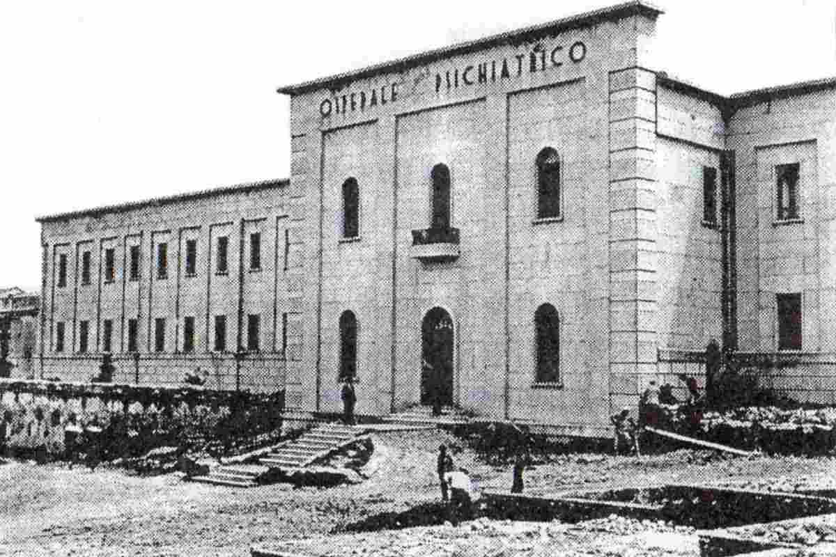L'ospedale psichiatrico di Girifalco in uno scatto degli anni 40