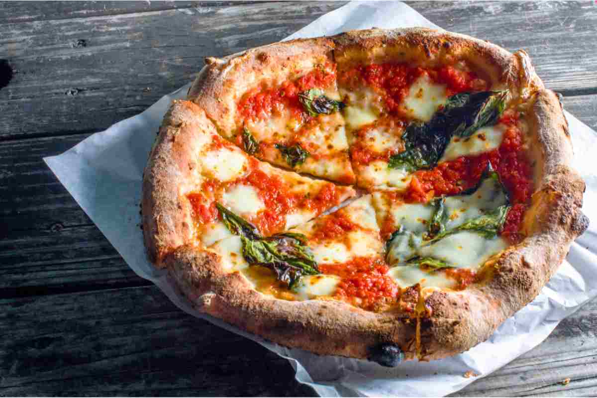 Pizza, rivelate le città dove costa di più: ormai è un lusso
