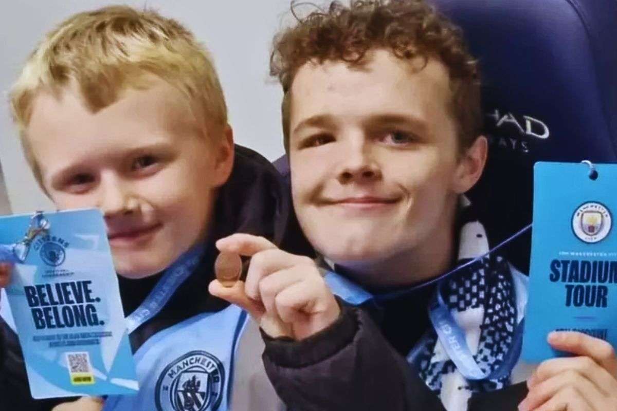 Rhys e fratellino Jayden allo stadio