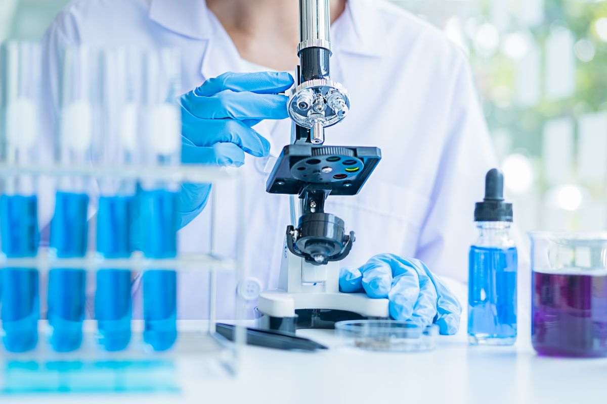 Studi genetici utilizzo del microscopio