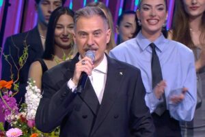 gabriele corsi col microfono