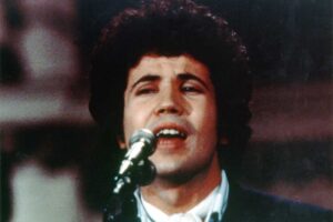 lucio battisti al microfono