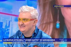 uomo gatto sorride da barbara d'urso