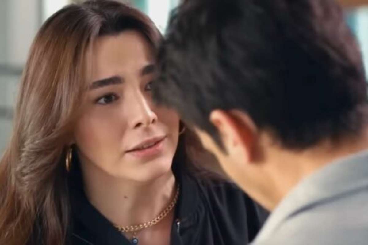 Oylum parla a Tolga in una scena di Tradimento