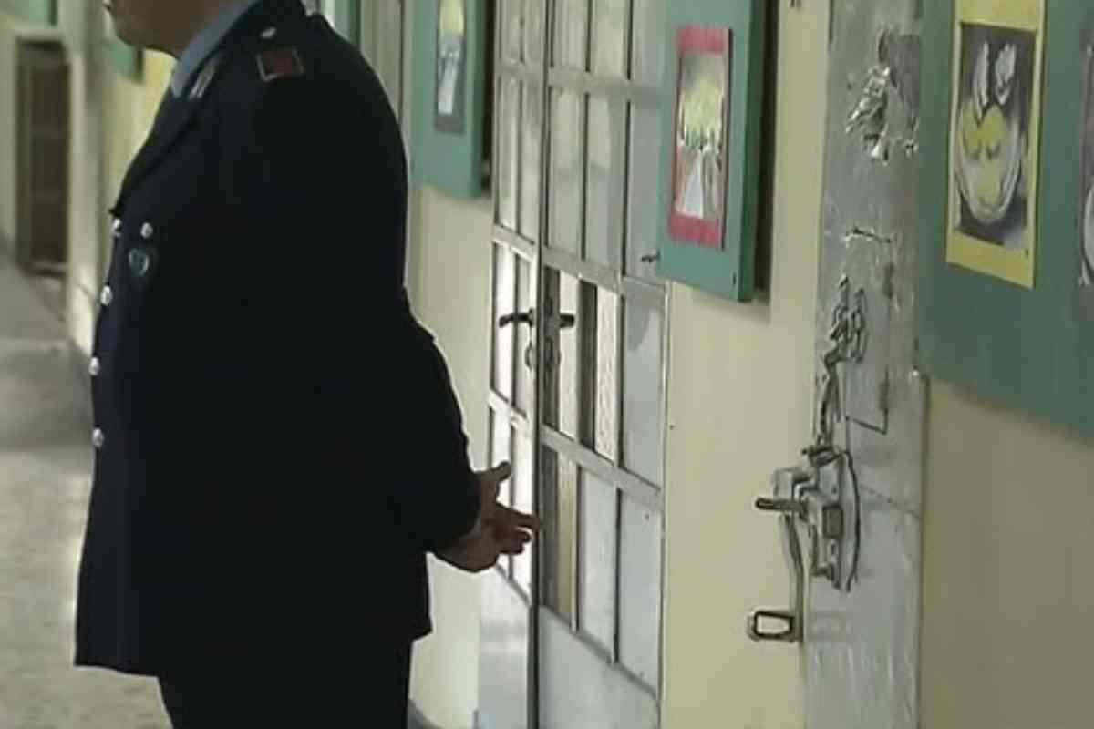 agente di polizia penitenziaria
