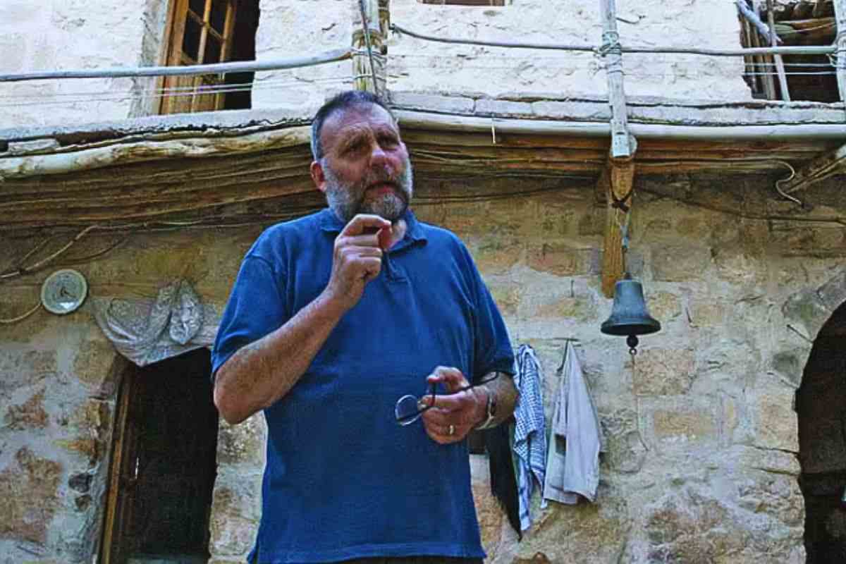 Dall'Oglio nella sua abitazione in Medio Oriente