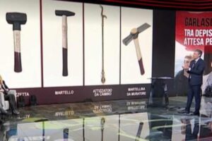 gli oggetti consegnati dall'operaio egiziano
