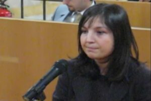 Chiara Poggi in un'aula universitaria