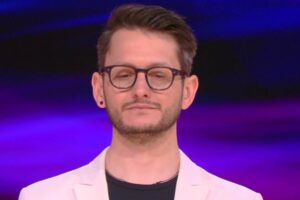 La concentrazione nel volto di Enrico Villanova