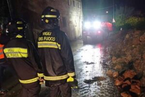 vigili del fuoco in azione