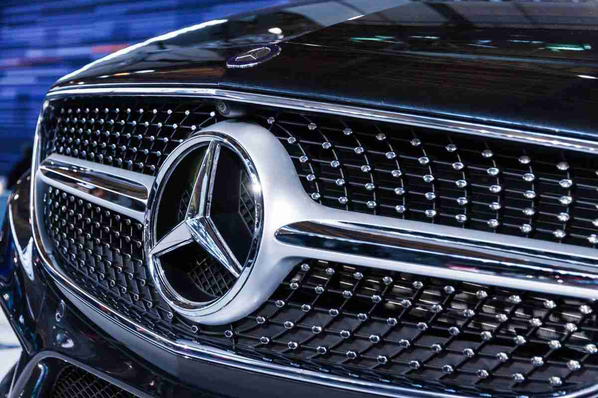Frontale di un modello di Mercedes