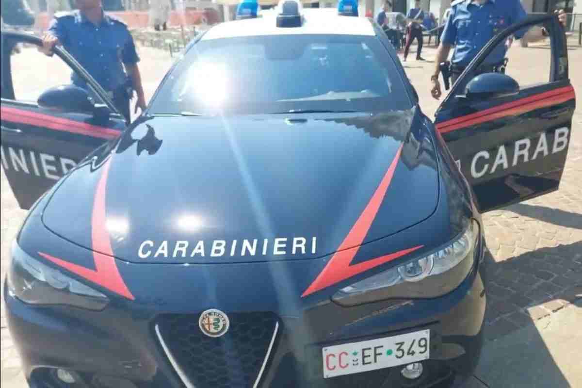 Una pattuglia di carabinieri in servizio