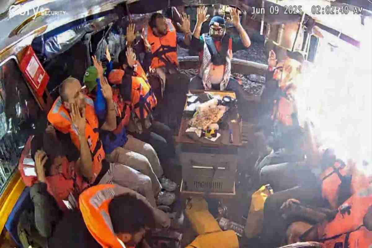 l'equipaggio nel momento in cui viene fermato da israele