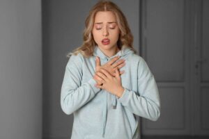 Ragazza con attacco di panico
