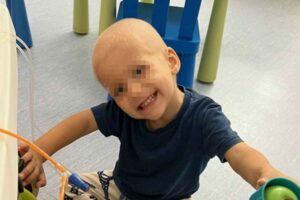 il piccolo Andrea sorridente