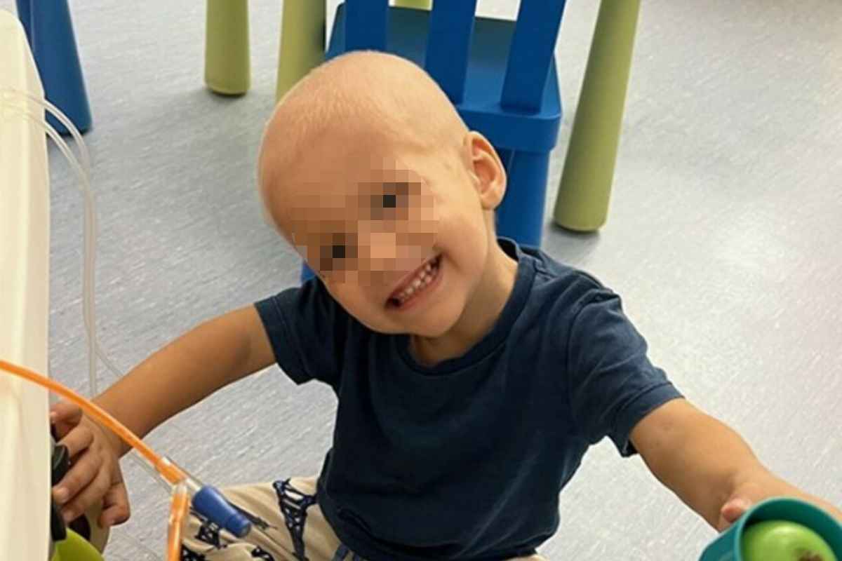 il piccolo Andrea sorridente