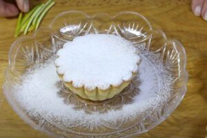 un dolcetto con zucchero a velo