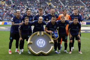 inter schierata per la foto di rito