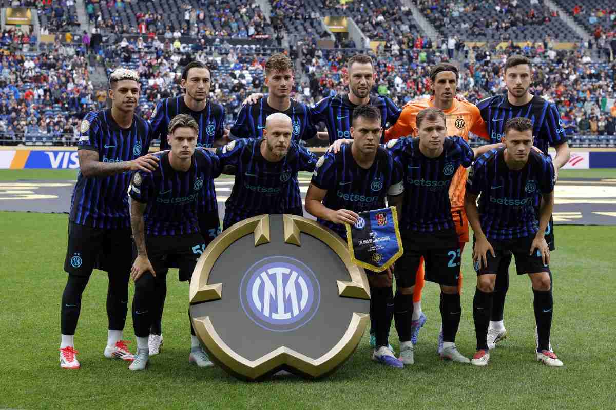 inter schierata per la foto di rito