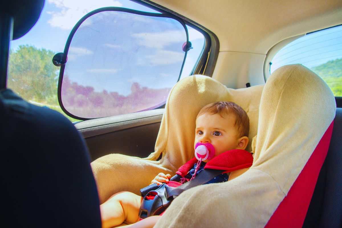 neonato in auto