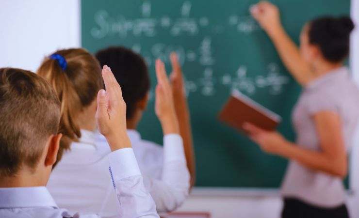 ragazzi a scuola