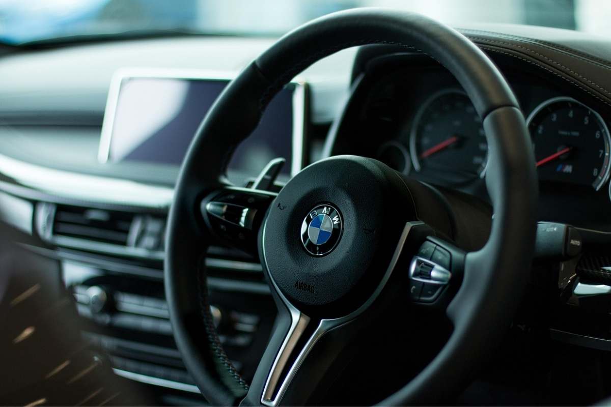 Volante di un'auto