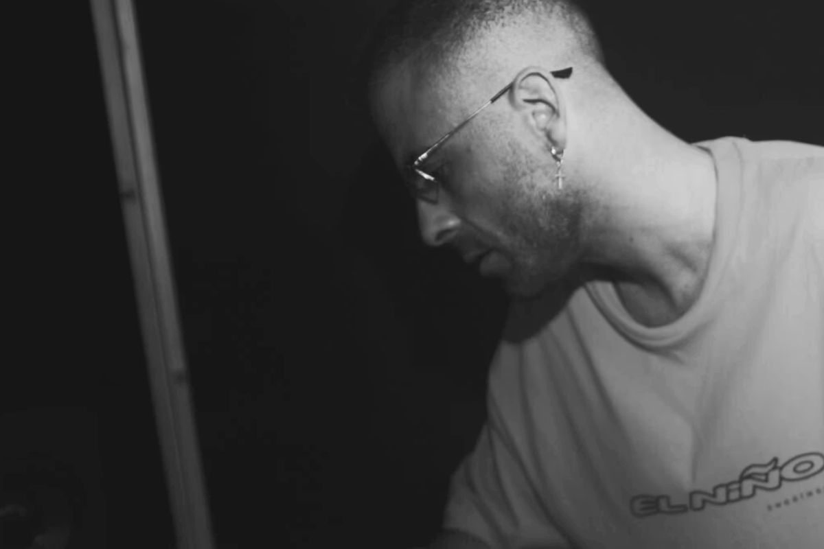 Dj Godzi durante una set list
