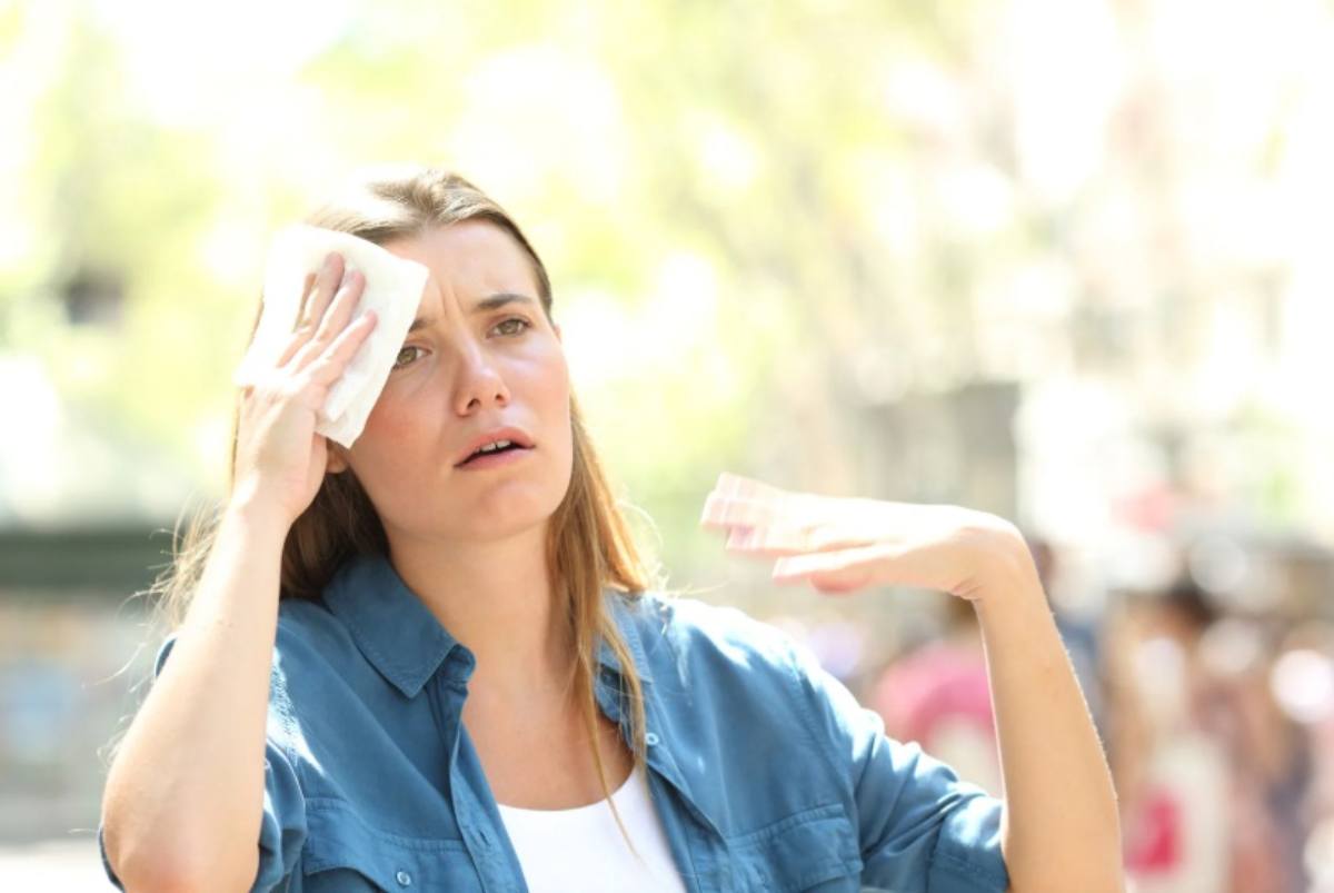 Sudare meno, il metodo efficace: come bisogna fare in estate