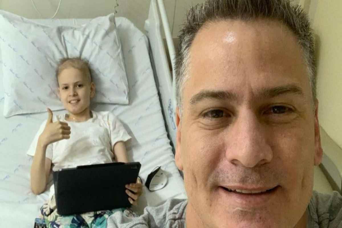 Il selfie di Julio Sergio col figlio sul letto d'ospedale