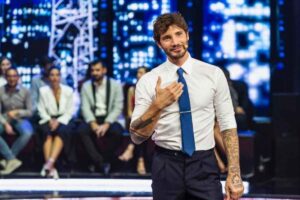 Il conduttore Stefano De Martino