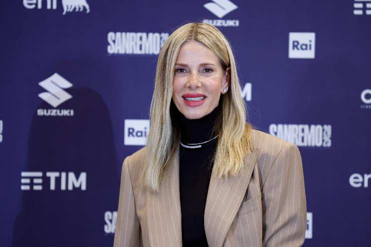 alessia marcuzzi in posa