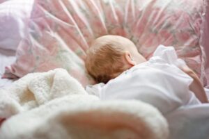 bimbo che dorme