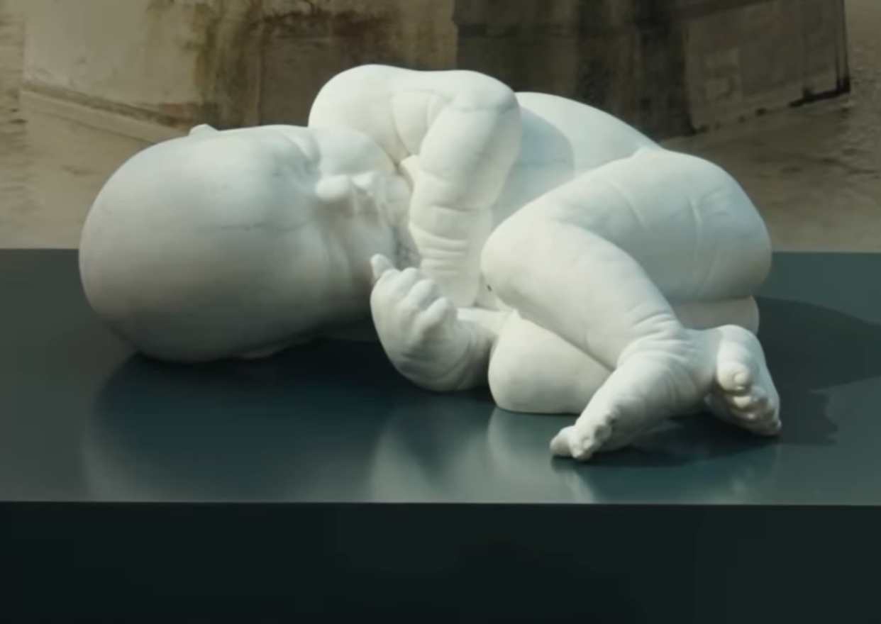 scultura di un neonato