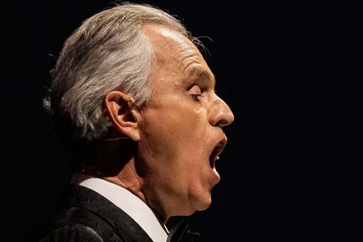bocelli canta