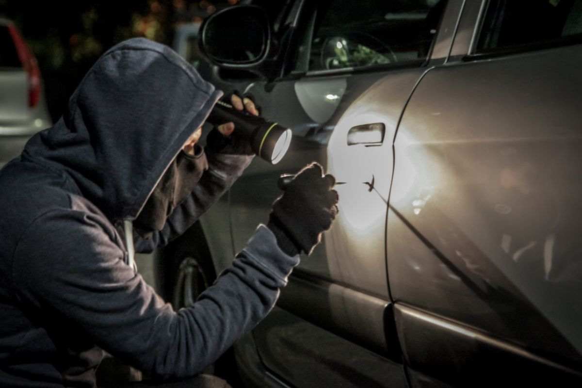 ladro di auto