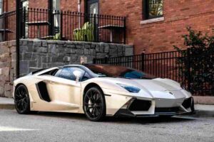 Lamborghini parcheggiata