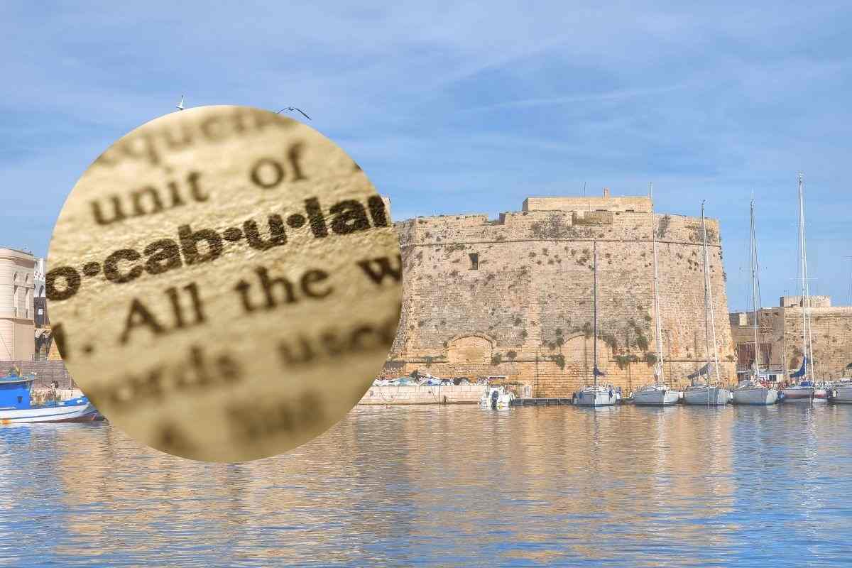 gallipoli e nel cerchietto un dizionario