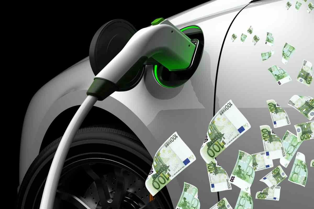 Via agli incentivi per le auto elettriche, si risparmia fino a 11 mila euro: è ufficiale