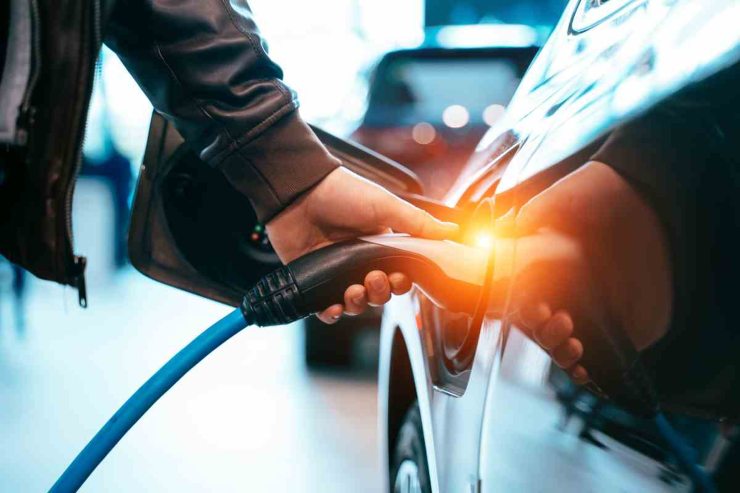 Ricaricare auto elettrica