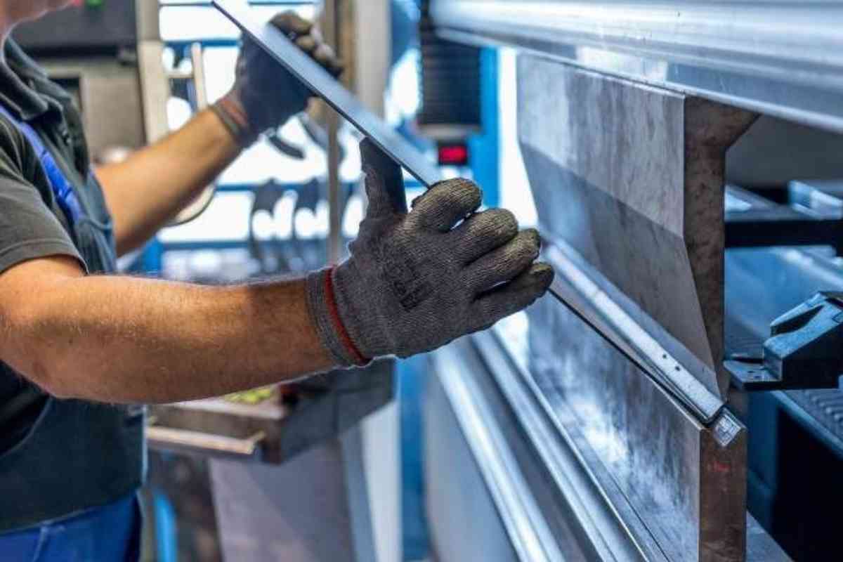Operaio in fabbrica