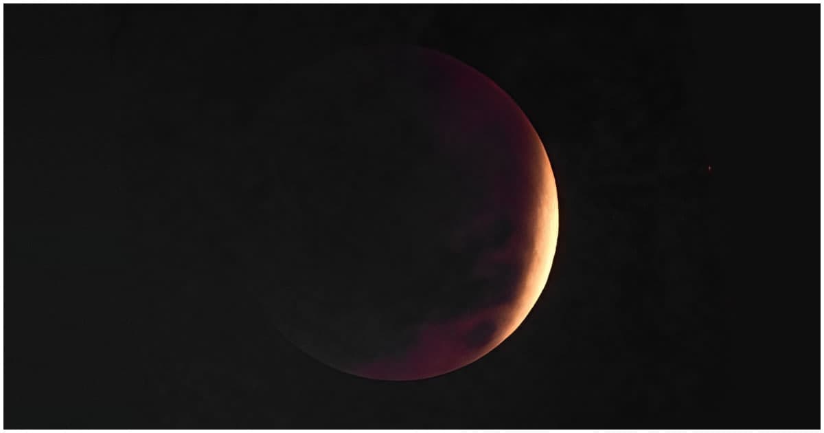 eclissi lunare totale (16 maggio 2022)